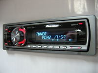 Jakie radio wybrać żeby podłączyć 2 wzmacniacze ??