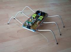 Robot-pająk z czujnikiem odległości