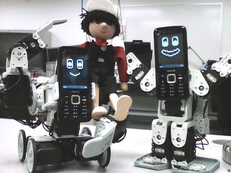 Roboty Callo i Cally sterowane Nokia N82