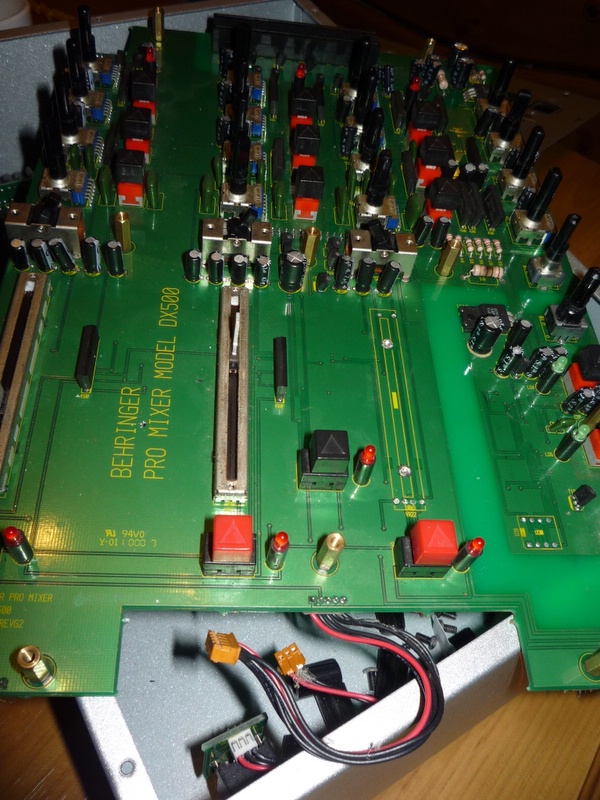 Mixer BEHRINGER DX500 problem z potencjometrem suwakowym