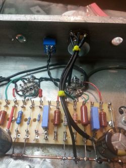 dwukanałowy lampowy wzmacniacz gitarowy 50W dwukanałowy lampowy wzmacniacz gitarowy 50W