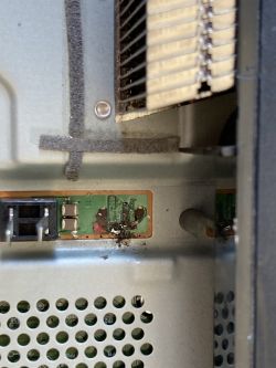 PS4 PRO: Uszkodzone 4-pinowe gniazdo zasilacza na płycie głównej - Naprawa