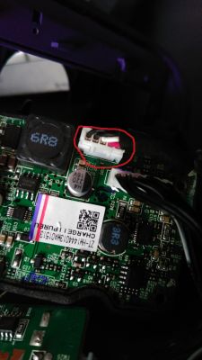 JBL Charge 1 Issues: Not Charging and Turning On, with Persistent Light Indicators JBL Charge 1 Issues: Not Charging and Turning On, with Persistent Light Indicators