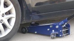 Podnośnik hydrauliczny typu żaba - jaki wybrać? Kryteria wyboru, producenci, parametry.