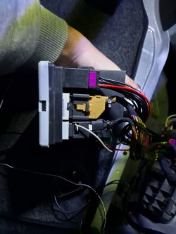 Audi A4 B5, Jak podłączyć sterownik centralnego zamka