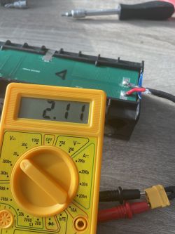 Bateria Li-Ion 36V 10.4Ah nie ładuje - ma tylko 2.1V na wyjściu