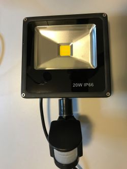 Naświetlacz LED 20W - naprawa i modernizacja Naświetlacz LED 20W - naprawa i modernizacja