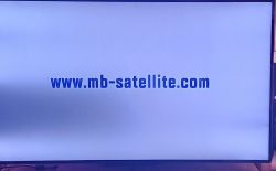 Ekran telewizora z częściowym zacienieniem po lewej stronie, z widocznym napisem www.mb-satellite.com.