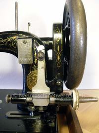 Identyfikacja modelu i producenta maszyny do szycia ze zdjęć