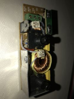 Dimmer HY-3360B - Ciągłe świecenie źródeł światła i brak reakcji na regulację potencjometrami