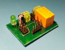 Miniatur-Elektronikschlossplatine mit 1WIRE-Schnittstellen Miniatur-Elektronikplatine mit Relais und Steckverbindern.
