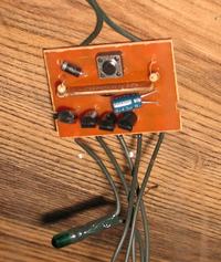 Płytka od lampek choinkowych - Gdzie przylutować kabel zasilania