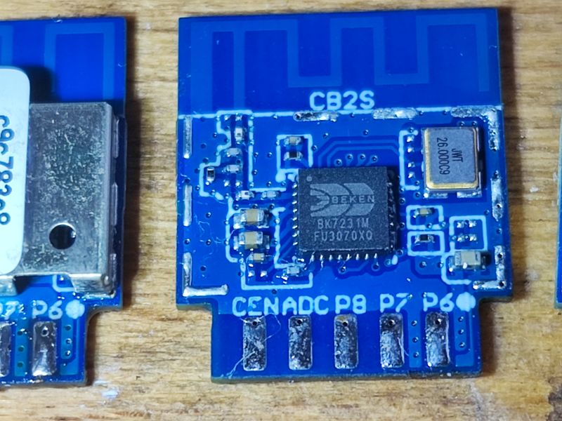 CB2S-Modul mit BK7231M-Chip CB2S-Modul mit BK7231M-Chip auf einer blauen Leiterplatte