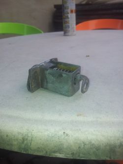 Navara D40 - Szukam rygla? Zatrzasku? Klapy zabudowy