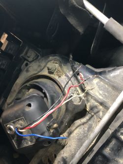 Volvo V40 98r - jak wyłączyć alarm po podłączeniu nowego akumulatora?