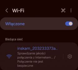 Zrzut ekranu na telefonie pokazujący połączenie Wi-Fi z siecią inskam_203233373a.