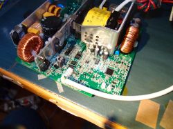 Schemat ładowarki Husqvarna QC330 - czerwony LED, brak przetwarzania mocy