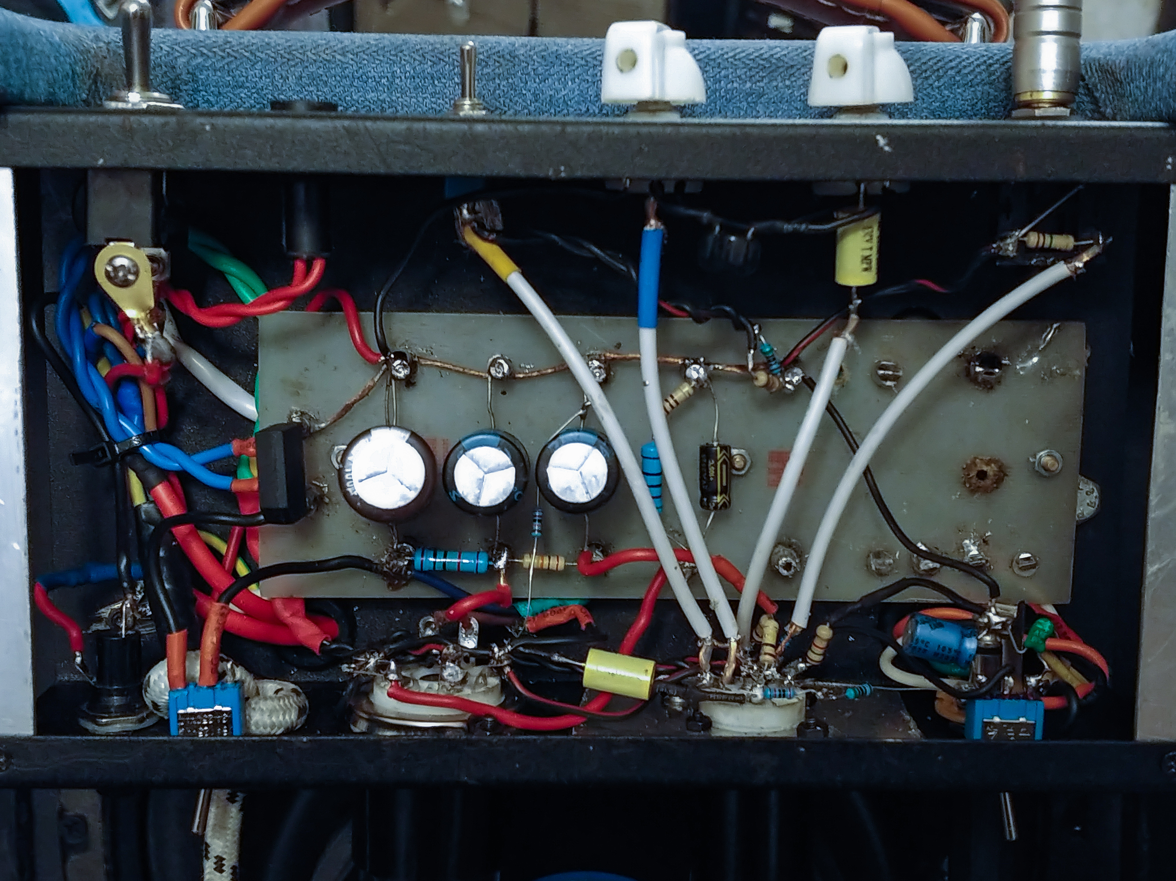 Wzmacniacz Fender princeton 5F2A z modyfikacjami - elektroda.pl