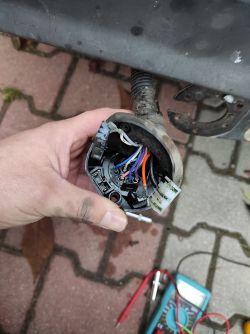 Renault Trafic 2007 - Nie działa szyba kierowcy. Kierunkowskazy szybko mrugają.