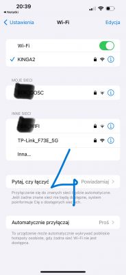 Zdjęcie ekranu ustawień Wi-Fi na urządzeniu mobilnym pokazujące sieci bezprzewodowe.