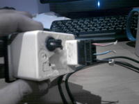 Jak podłączyć zegarek z Renault Clio do akumulatora? Kolory kabli