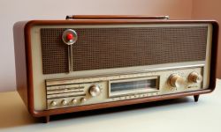 Retro Radio with Wooden Case Stylish retro radio with a wooden case and metal knobs.