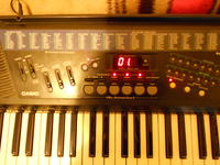 Casio CT-700 - Zawiesza się, nie działa żaden przycisk. Casio CT-700 - Zawiesza się, nie działa żaden przycisk.
