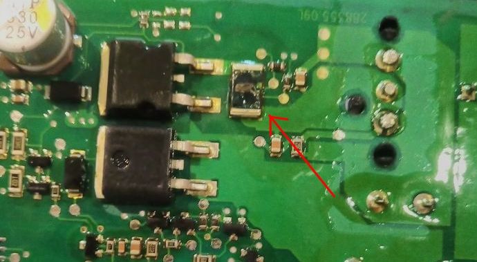 Montaż i kalibracja nowego silnika hamulca ręcznego w Renault Espace 4