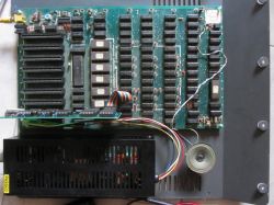 Stary klon Apple II nie uruchamia się - brak oznaczeń, losowe znaki
