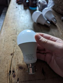 [BK7231N - CB2L] Aubess WiFi Smart LED Light Bulb 15W E27 RGBCW