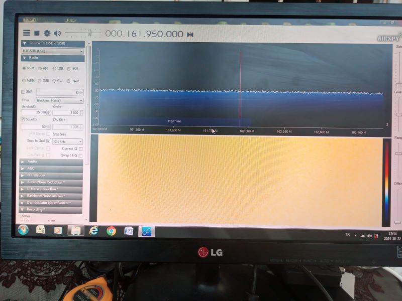 Computer screen displaying software for receiving radio signals.