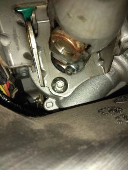Renault Clio II ph 2 - The steering wheel turns hard and does not straighten