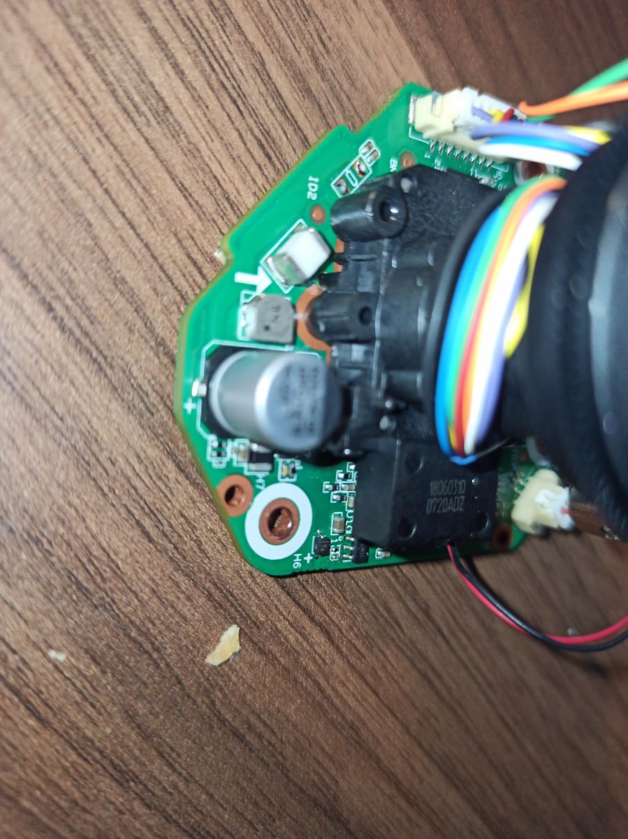 Reset kamery DAHUA HACHFW2241TZA2713 bez przycisku resetu i pinów do zwarcia