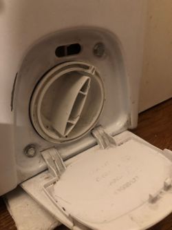 Filtr pralki Candy Aquamatic 1042 D1 z otwartą pokrywą