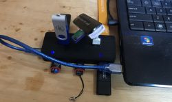 Tani 7-portowy HUB USB 2.0 - test z 7 urządzeniami, teardown, wnętrze Tani 7-portowy HUB USB 2.0 - test z 7 urządzeniami, teardown, wnętrze
