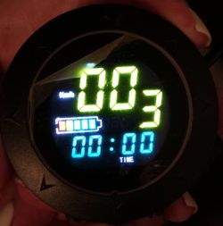 Hulajnoga elektryczna nie pokazuje na wyświetlaczu szybkości, dystansu