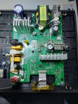 Płytka drukowana subwoofera LG SPN8-W, model EAX69080001 ver 1.5, z elementami elektronicznymi i złączami.