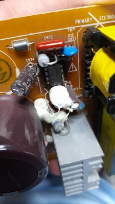 Schłodzenie układu scalonego na zdjęciu: metody, pasta termoprzewodząca, mały radiator