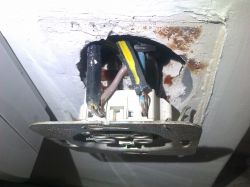 Zdjęcia najlepszych i najgorszych instalacji elektrycznych.