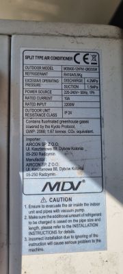 Etykieta techniczna klimatyzatora MDV z danymi technicznymi i instrukcjami.