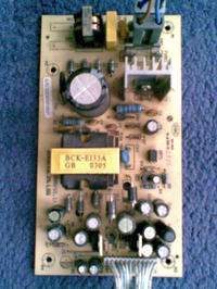Transformator 700V AC: Dlaczego 4 przewody w uzwojeniu pierwotnym?