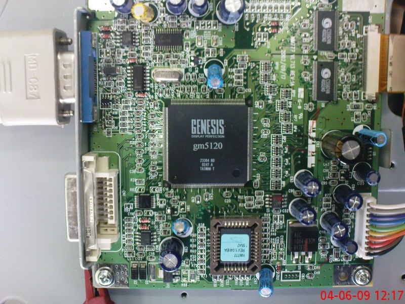 NEC MultiSync LCD1760VM - świeci na biało.