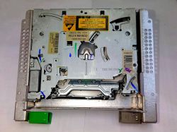 Zdjęcie tylnej części radia samochodowego Magneti Marelli C141.