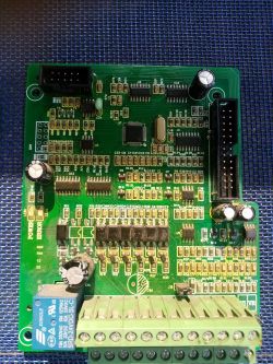 Falownik HY01D523B uszkodzony przeciążeniem grzeją się rezystory