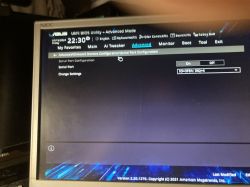 Zrzut ekranu interfejsu UEFI BIOS Utility w trybie zaawansowanym.