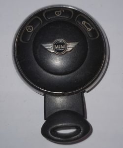 Mini Countryman 2010 - Niedziałający pilot, stan akumulatora 2,7V, uszkodzona folia na zawiasie