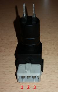 Peugeot 607 2.2i 05 po lifcie - Czujnik poziomu płynu spryskiwaczy.