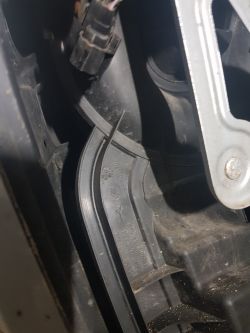 Złączka w Renault Megane III 1.5dci przy lewym nadkolu - do czego służy?
