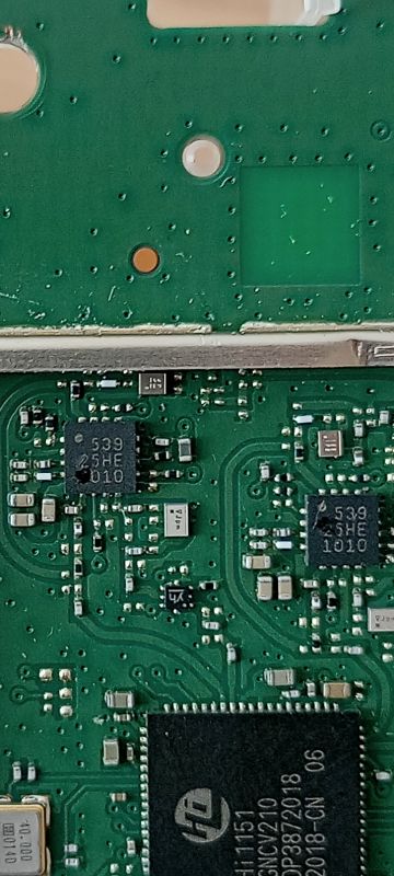 Huawei B818 - Identyfikacja tajemniczego elementu na płycie głównej (zdjęcie w linku)