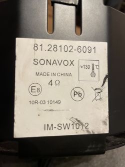 MAN TGX poprawa nagłośnienia audio; oryginalny subwoofer Sonavox IM-SW1012 + wzmacniacz